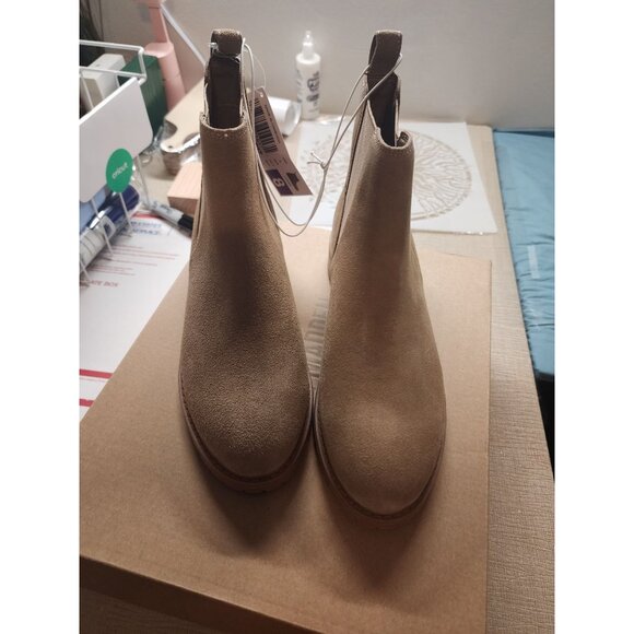 Steve Madden Women's Tan Suede Chelsea Bootie - Picture 1 of 6